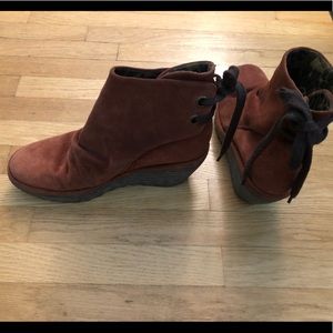 FLY LONDON ORANGE SUEDE LOW BOOTS WITH PLATFORM !!